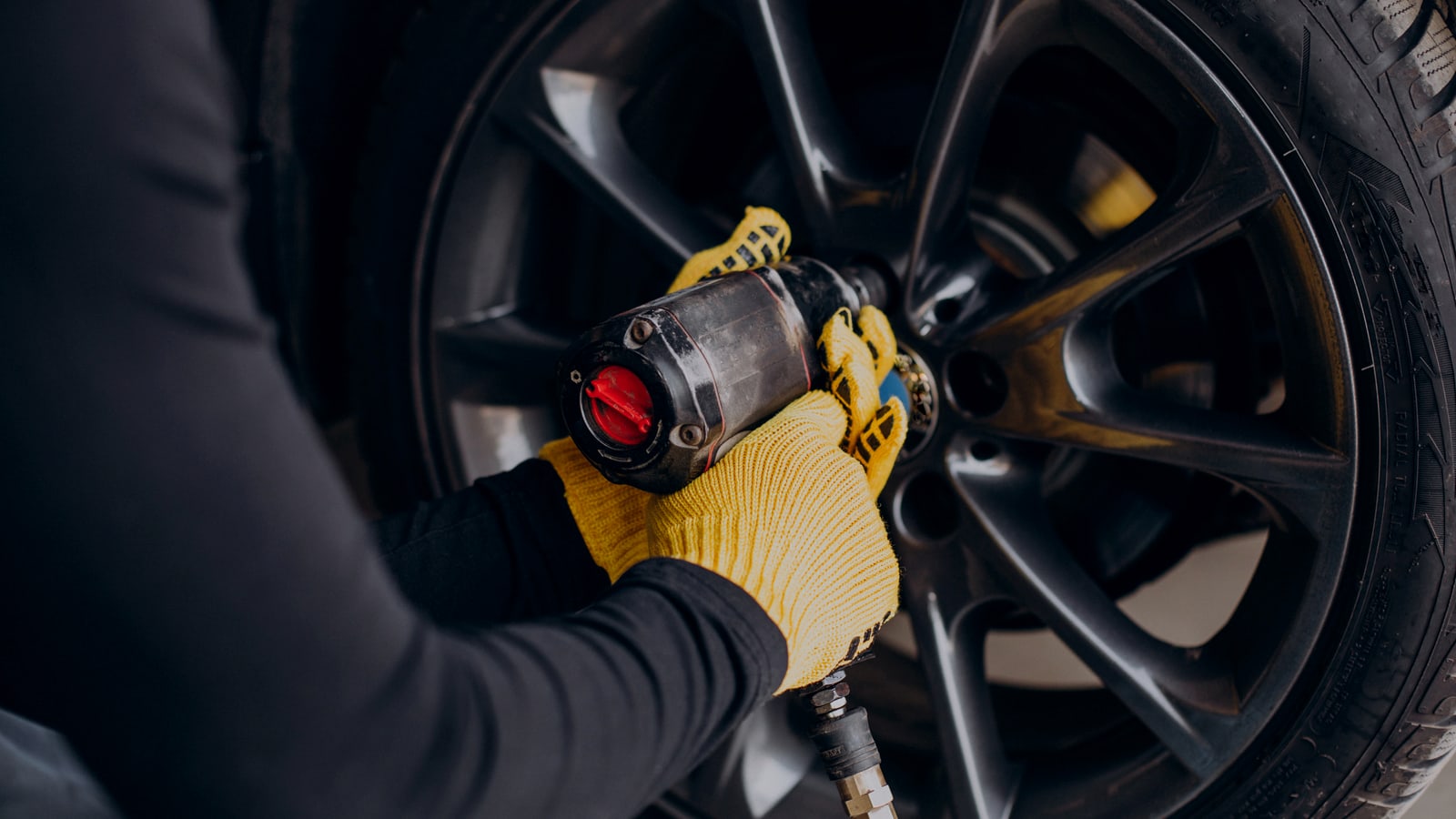 Reifenwechsel Sommer und Winter bei Autowerk Schwafheim in Moers